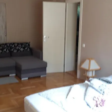 Csillag Apartman *